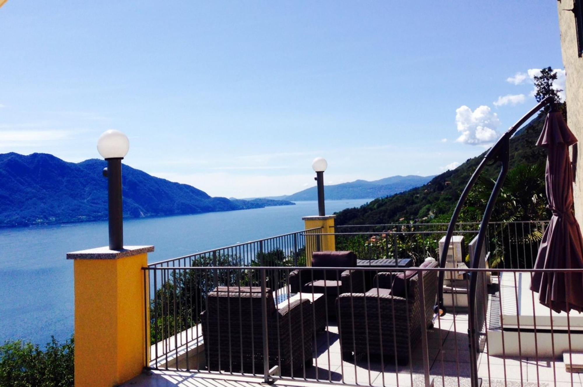 Residenza Le Camelie Lägenhet Oggebio Exteriör bild