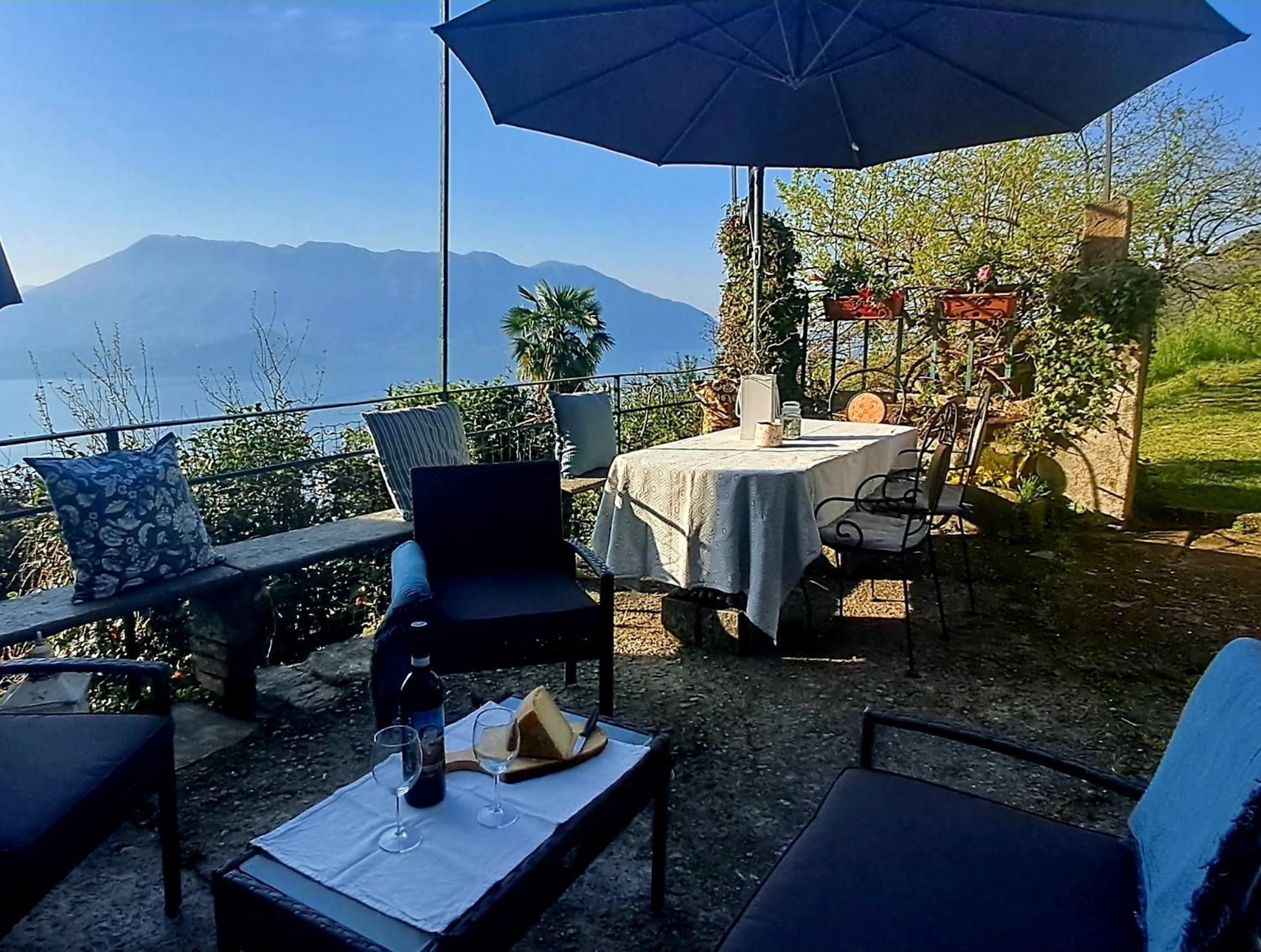 Residenza Le Camelie Lägenhet Oggebio Exteriör bild